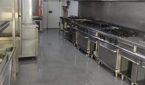 Trabajo de limpieza de cocina industrial en Madrid