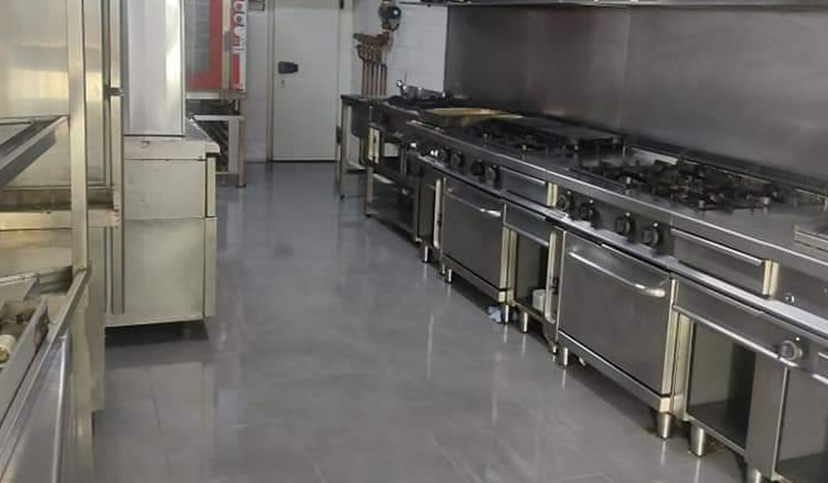 Trabajo de limpieza de cocina industrial en Madrid